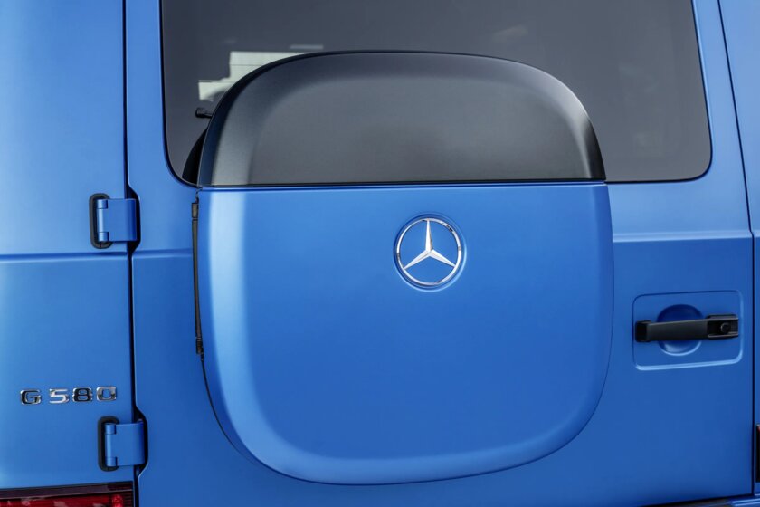 Четыре мотора, разворот на месте и прозрачный капот: Mercedes-Benz представила электрический «Гелик»